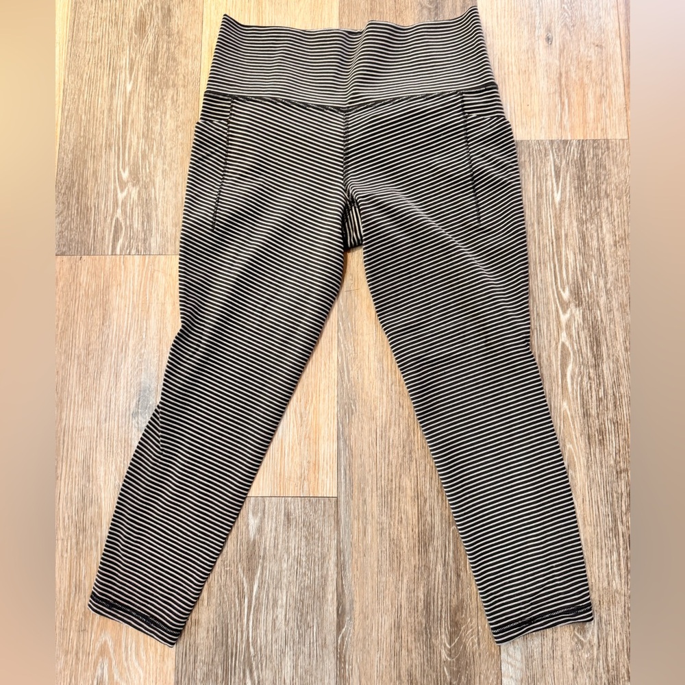 Athleta Salutation Stash Pocket II 7/8 Tight Leggings